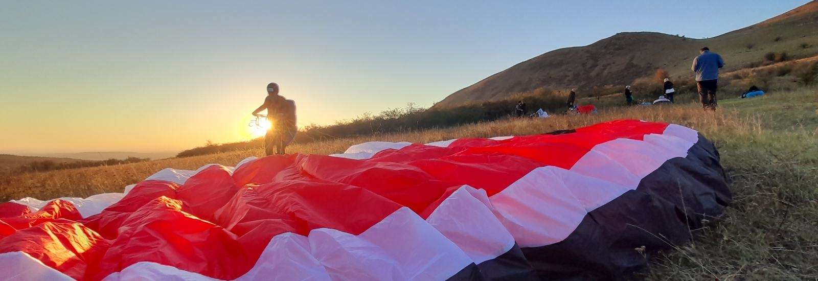 ParaFly Service - škola létání, paragliding, paramotory, padáky, tandem, létání s instuktorem 